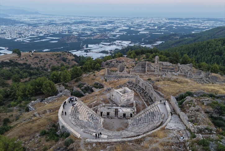 Antalya'daki Rhodiapolis Antik Kenti'nde kazılara yeniden başlanacak haber görseli