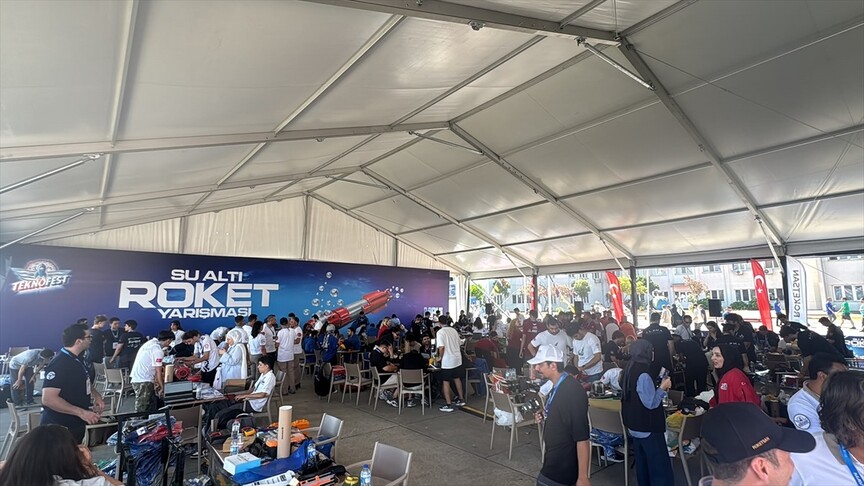 TEKNOFEST Mavi Vatan'da gençlerin su altı roketleri yarışıyor haber görseli