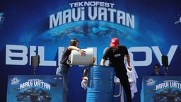 TEKNOFEST Mavi Vatan'da çocuklar, bilim şovunda deneylere katıldı