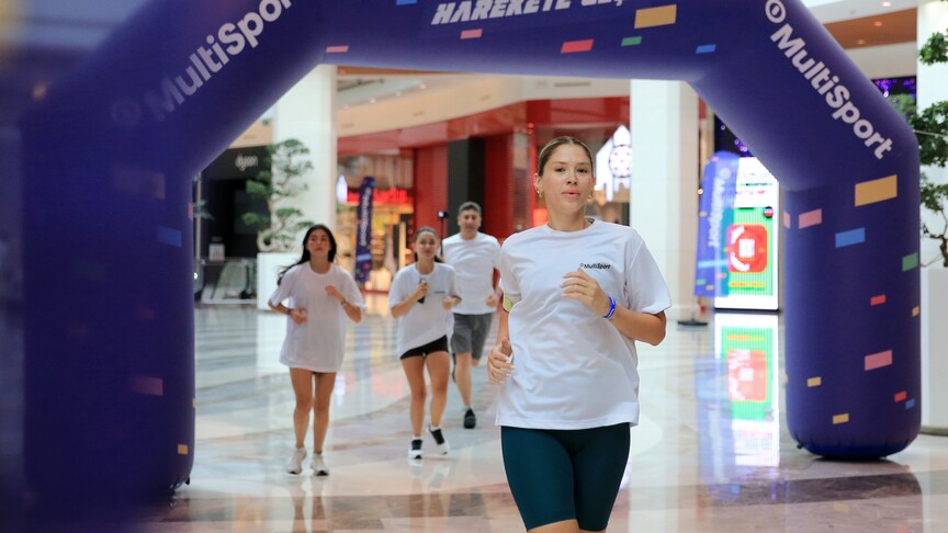 MultiSport Türkiye'den İzmir'de alışveriş merkezinde koşu etkinliği haber görseli