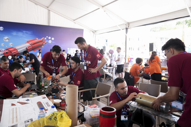 Inxhinierë të ardhshëm shfaqin sisteme autonome në  TEKNOFEST Atdheu Blu 