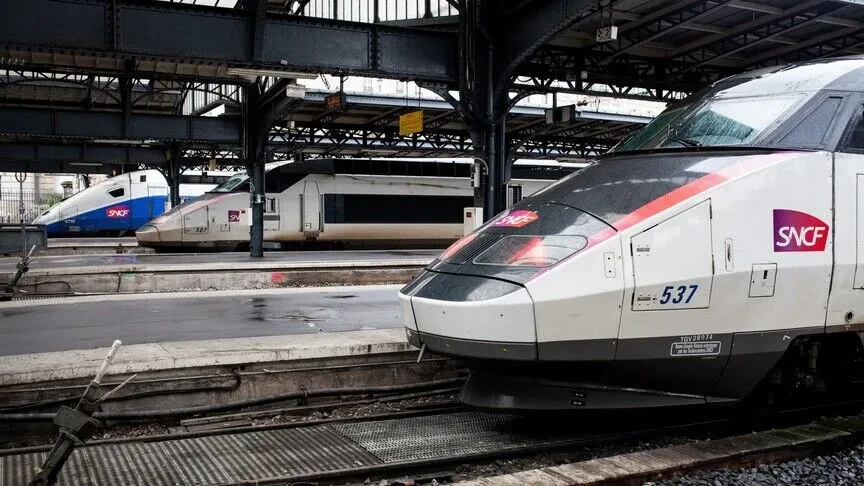 Treni i shpejtësisë së lartë mbërrin në Paris me 11 orë vonesë pasi pasagjerët mbetën të bllokuar gjatë natës