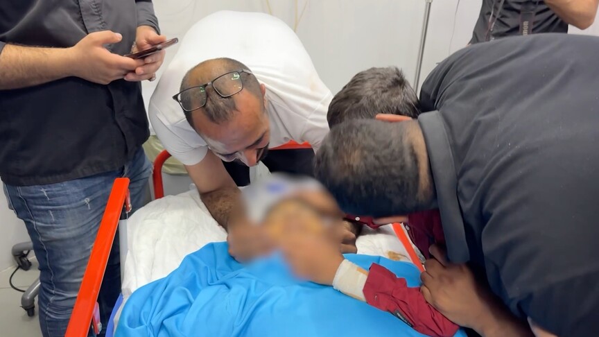 الضفة.. مستوطنون يقتلون فتى فلسطينيا أمام منزله في الخليل
