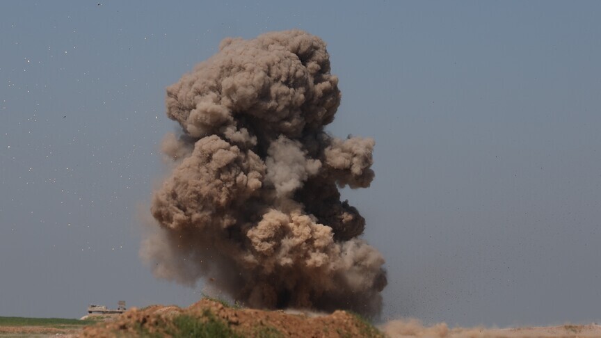 Suriye'de güvenlik güçlerini taşıyan otobüse bombalı saldırı düzenlendi haber görseli