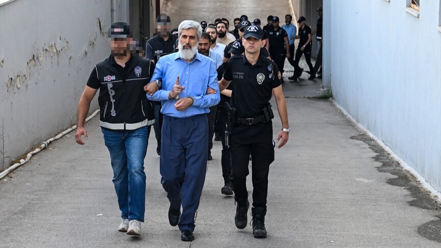 "Kuytulcular" yapılanmasına yönelik operasyonda yakalanan 56 zanlı adliyede haber görseli
