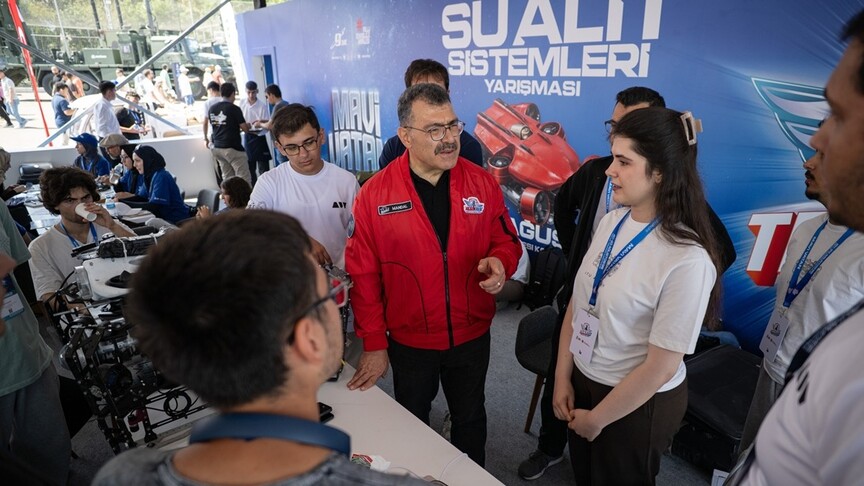 İTÜ Rektörü Mandal, TEKNOFEST Mavi Vatan'da teknoloji yarışmaları alanını ziyaret etti haber görseli