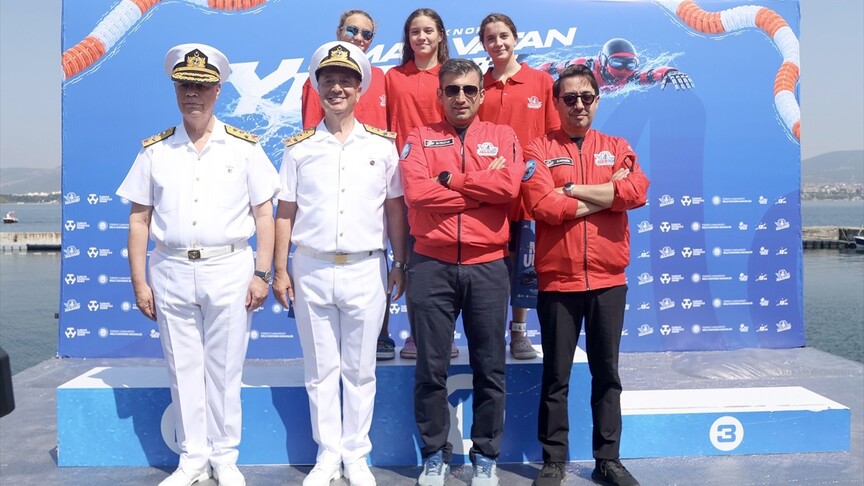 Deniz Kuvvetleri Komutanı Oramiral Tatlıoğlu, TEKNOFEST Mavi Vatan'da AA'nın standını ziyaret etti haber görseli