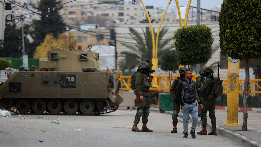 الضفة.. إصابة 5 فلسطينيين واعتقال شابين بهجمات واقتحامات إسرائيلية