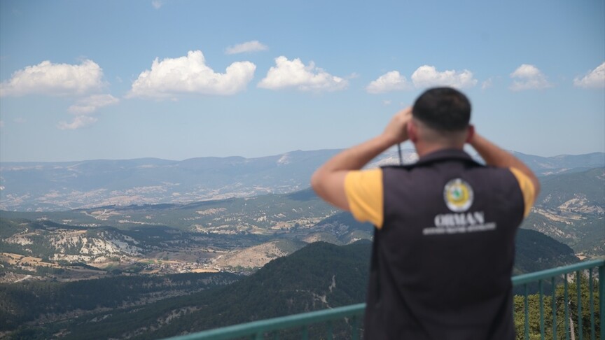 Bolu ve Düzce'de 656 bin hektar ormanlık alan 24 saat gözetim altında haber görseli