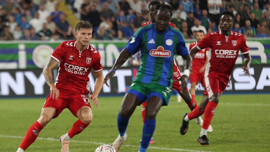 Samsunspor, deplasmanda Çaykur Rizespor'u 2-0 yendi haber görseli