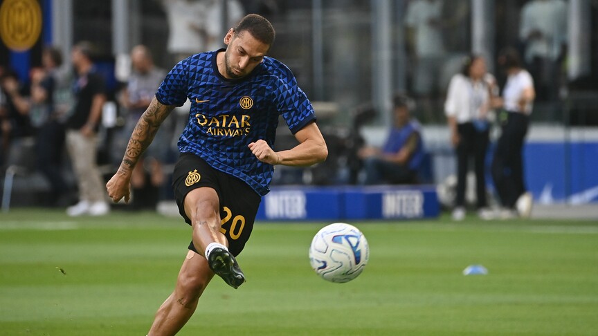 Hakan Çalhanoğlu'nun gol attığı maçta Inter, Serie A'da sezona galibiyetle başladı haber görseli