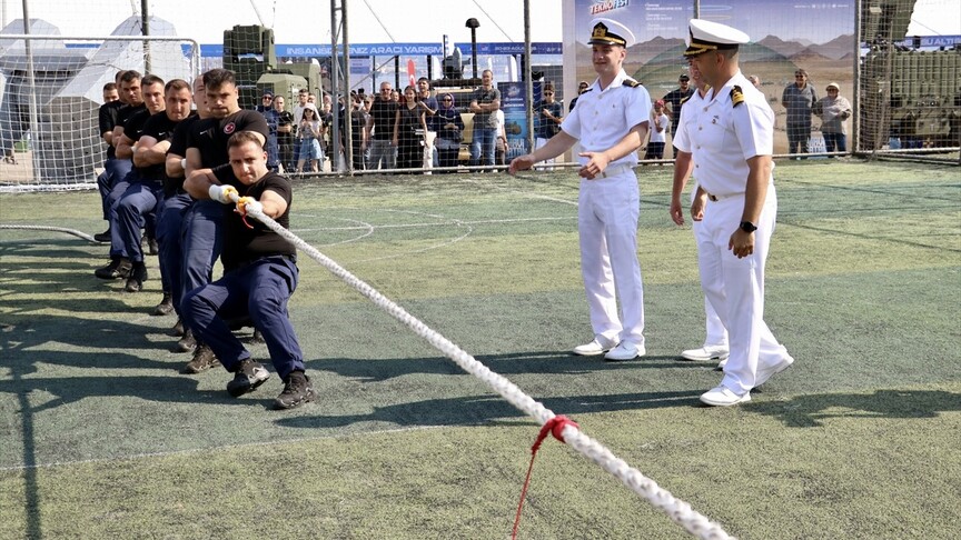 "TEKNOFEST Mavi Vatan"da Halat Çekme Yarışması yarı final müsabakaları yapıldı haber görseli