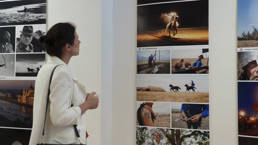 TÜRKSOY Fotoğrafçılar Buluşması'nın 20. yıl sergisi Budapeşte'de açıldı haber görseli