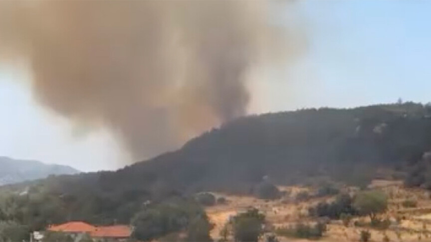 Kaş'ta çıkan orman yangınına müdahale ediliyor haber görseli