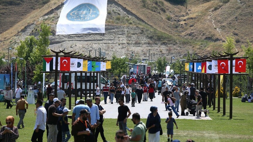 Bitlis'in Ahlat ilçesinde Malazgirt Zaferi'nin 955. yıl dönümü etkinlikleri başladı haber görseli