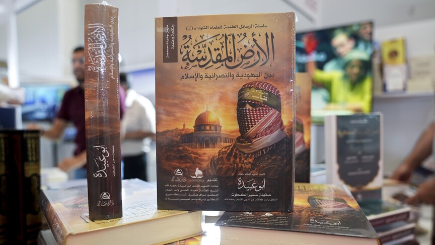 كتب وهدايا وزيتون.. حضور فلسطيني في معرض الكتاب العربي بإسطنبول