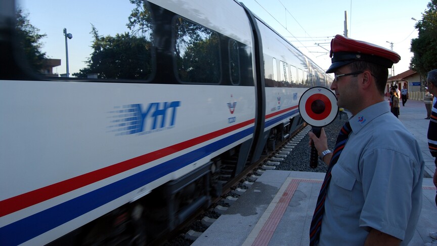 Türkiye'nin ikinci yüksek hızlı tren hattı 15 yaşında haber görseli