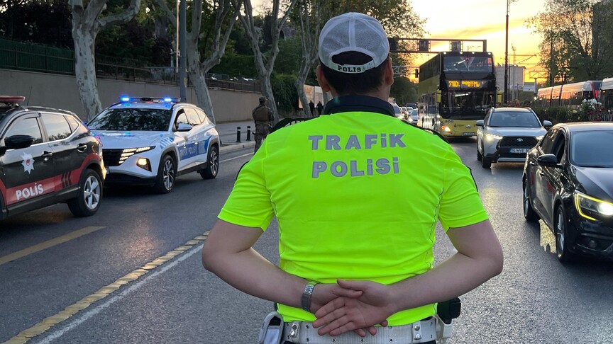 İstanbul'da Zafer Bayramı provası nedeniyle bazı yollar trafiğe kapatıldı haber görseli