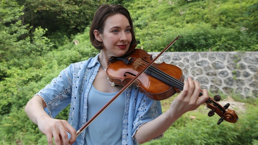 Amerikalı keman sanatçısının müzik yolculuğu Türkiye'de yeni bir hikayeye dönüştü haber görseli