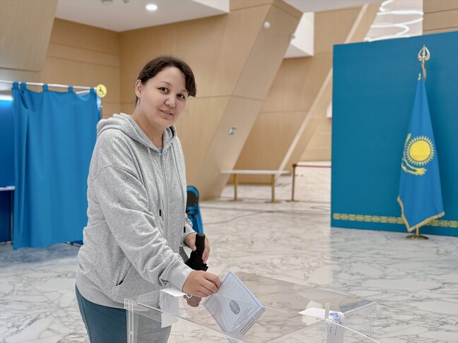 Kazakistan'da tek meclisli Kurultay'ın ilk seçimi yapılıyor haber görseli