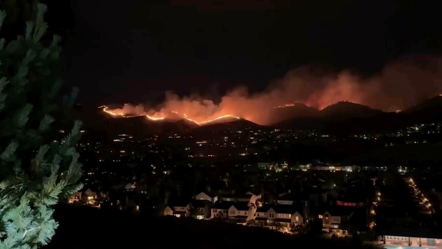 ABD'nin Nevada eyaletinde yangınlarla mücadele sürüyor haber görseli