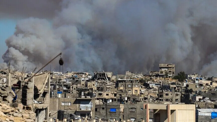 مقتل فلسطيني بقصف إسرائيلي على خيمة نازحين وسط غزة