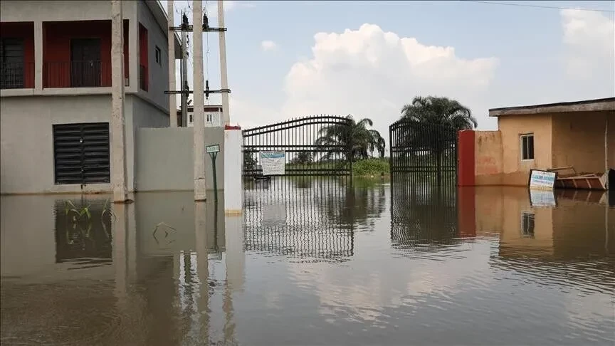 Tajfuni Narra shkakton përmbytje në Kinën jugore  pezullohen shërbimet e trenave