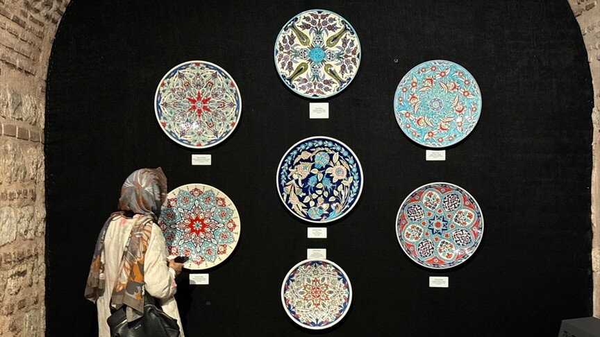 "Ateşin Renkleri" çini sergisi Türk ve İslam Eserleri Müzesi'nde açıldı haber görseli