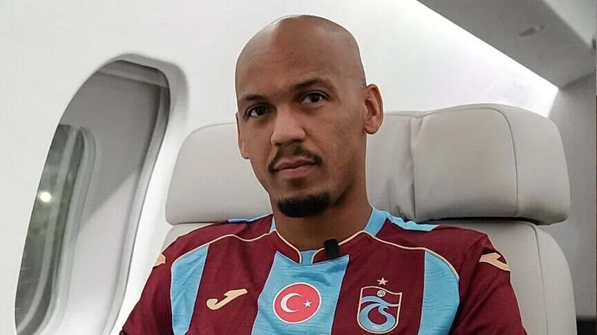 قدم.. فابينيو يصل طرابزون لينضم إلى فريقها ويلعب مجددا بجوار صلاح