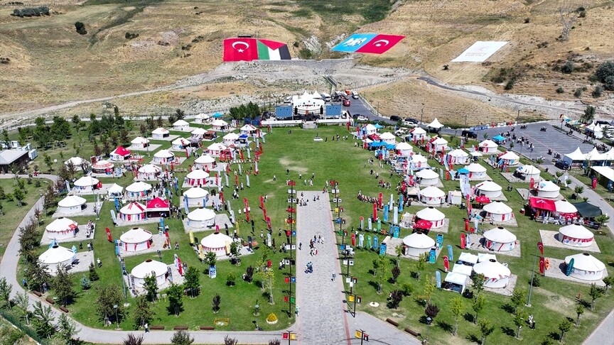 Ahlat'ta Malazgirt Zaferi'nin 955. yıl dönümü etkinlikleri sürüyor haber görseli