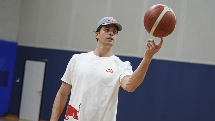 Dallas Mavericks'e transfer olan Tarık Biberovic, Fenerbahçe Basketbol Takımı'na veda etti