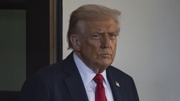 Trump, Kanada'ya yönelik otomobil ve kamyon tarifelerinin yüzde 50'ye yükseltileceğini açıkladı