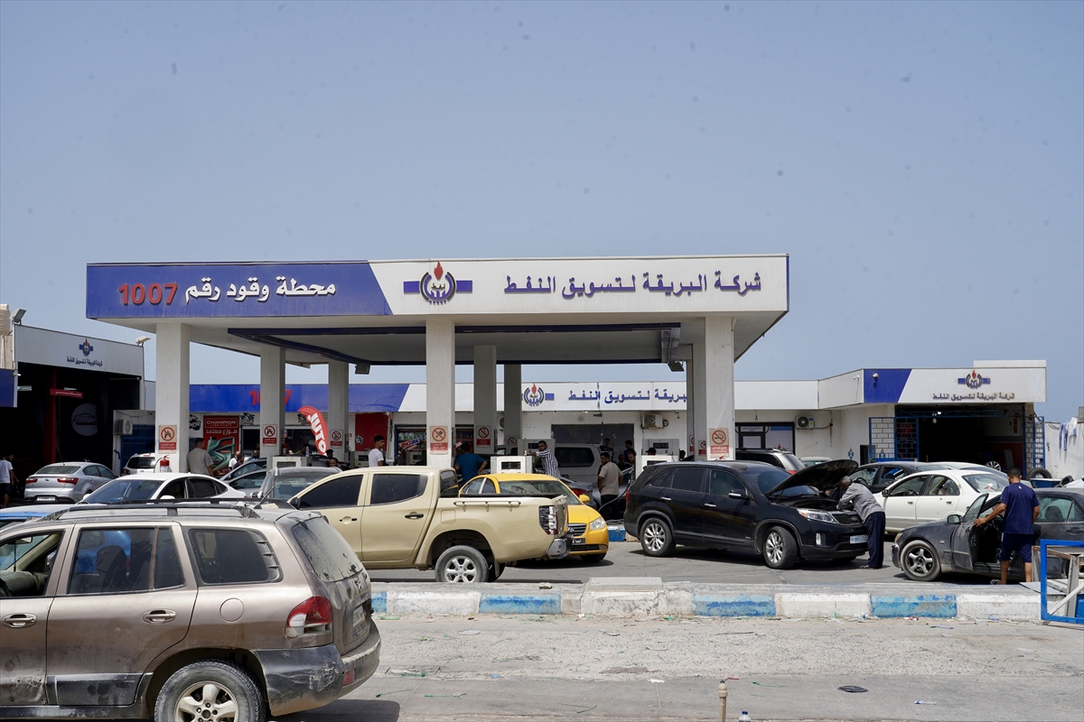 Petrol zengini Libya’da yakıt krizi benzin istasyonlarında uzun araç kuyruklarına neden oldu 4 Petrol zengini Libya’da yakıt krizi benzin istasyonlarında uzun araç kuyruklarına neden oldu