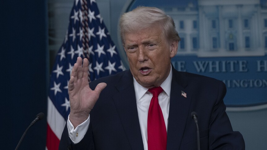 ABD Başkanı Trump, protestocuları öldürmekle suçladığı İran'ın derhal durdurulması gerektiğini savundu haber görseli