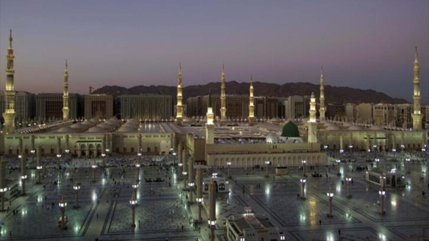 صيدا اللبنانية تحيي ذكرى المولد النبوي بمسيرة وطقوس رفاعية