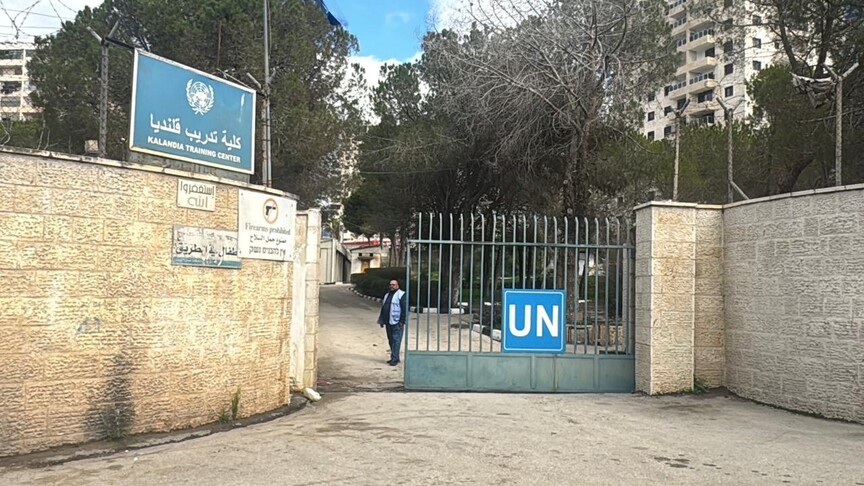 İsrail, UNRWA'nın Doğu Kudüs'teki Kalendiya Eğitim Merkezi'ne el koydu haber görseli