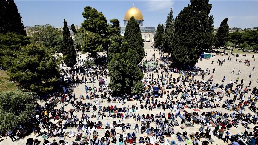 فلسطينيون يحيون ذكرى المولد النبوي بالمسجدين الأقصى والإبراهيمي