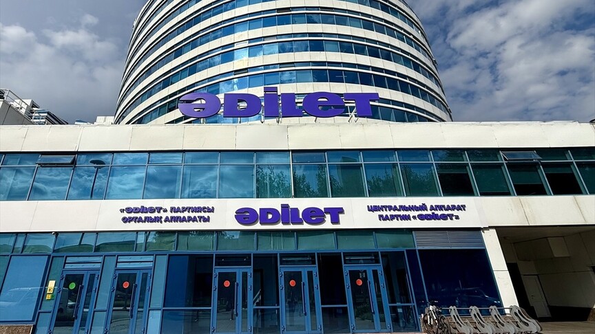 Kazakistan'da tek meclisli Kurultay seçiminde Adilet Partisi birinci oldu haber görseli