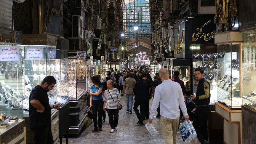 ABD'nin yaptırımları ve ekonomideki durum, İran'da halkın gündeminde haber görseli