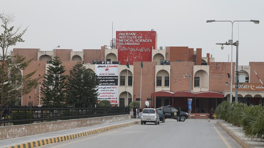 Pakistan'da bir hastanenin yenidoğan ünitesinde çıkan yangında 15 bebek hayatını kaybetti haber görseli