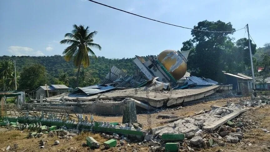 Numri i të vdekurve nga tërmeti në Indonezi rritet në 105  afër 180 mijë të zhvendosur