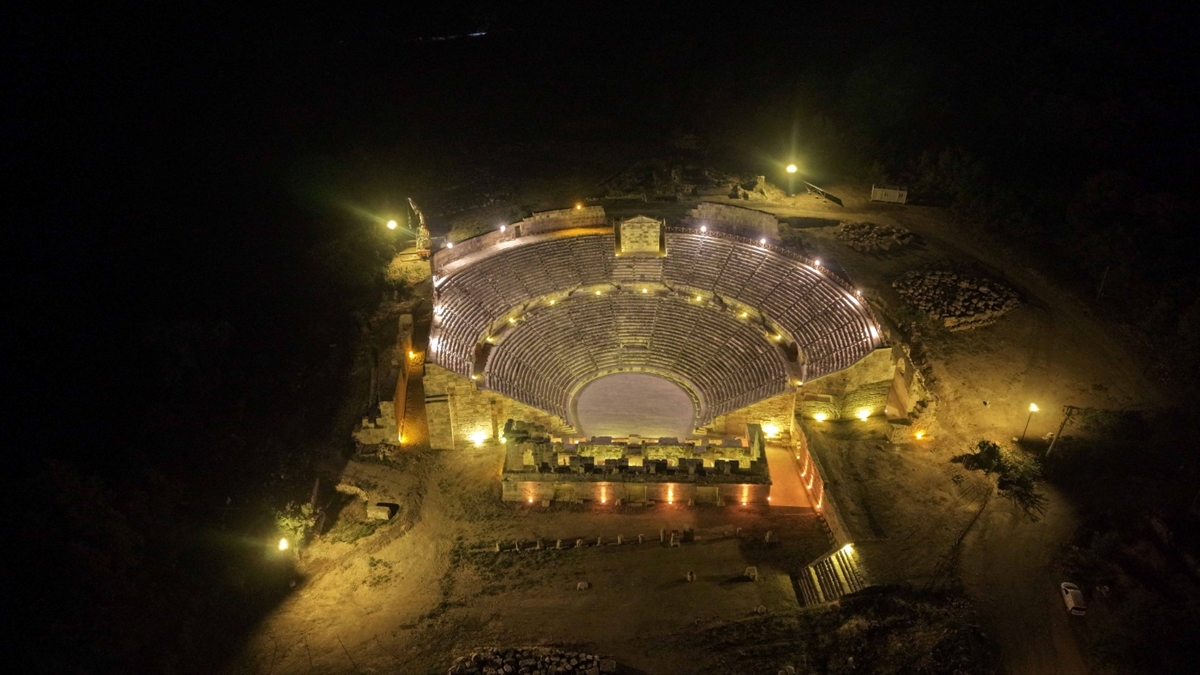 Restorasyonu tamamlanan Tlos Antik Kenti Tiyatrosu, güneş enerjisiyle aydınlatılacak 1 Restorasyonu tamamlanan Tlos Antik Kenti Tiyatrosu, güneş enerjisiyle aydınlatılacak