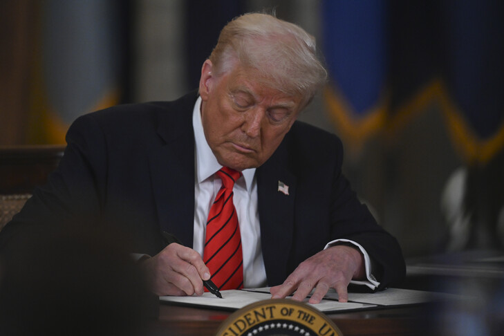 Trump nënshkruan urdhër për riemërtimin e Liqenit Ontario në  Liqeni Amerika 
