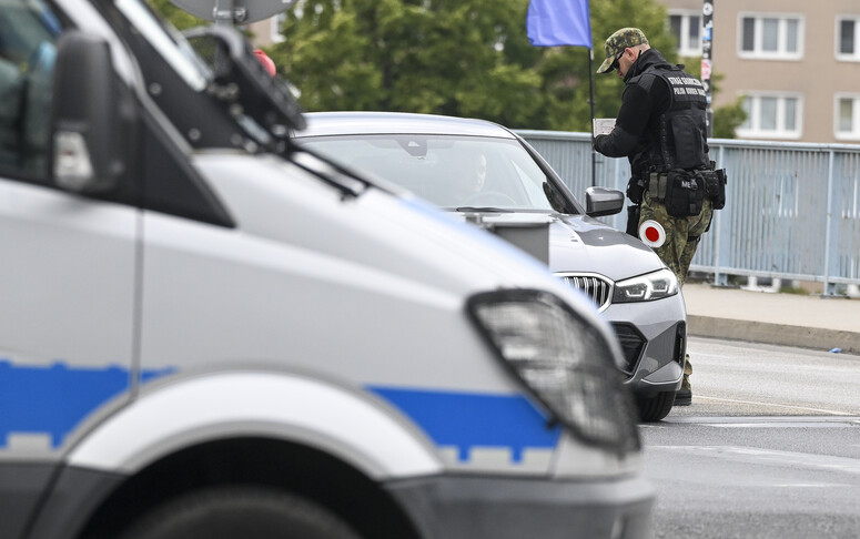 Policia polake dhe agjencia e sigurisë arrestojnë 3 rusë me armë zjarri të paligjshme në Varshavë