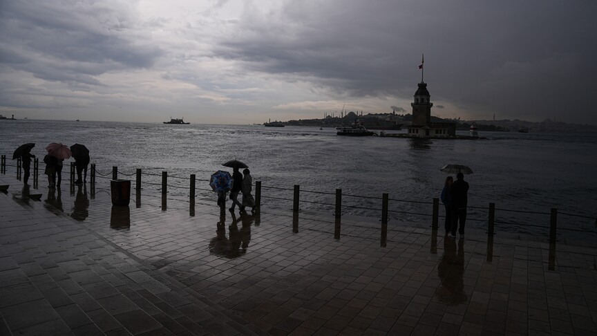 Meteorolojiden İstanbul için gök gürültülü sağanak uyarısı haber görseli
