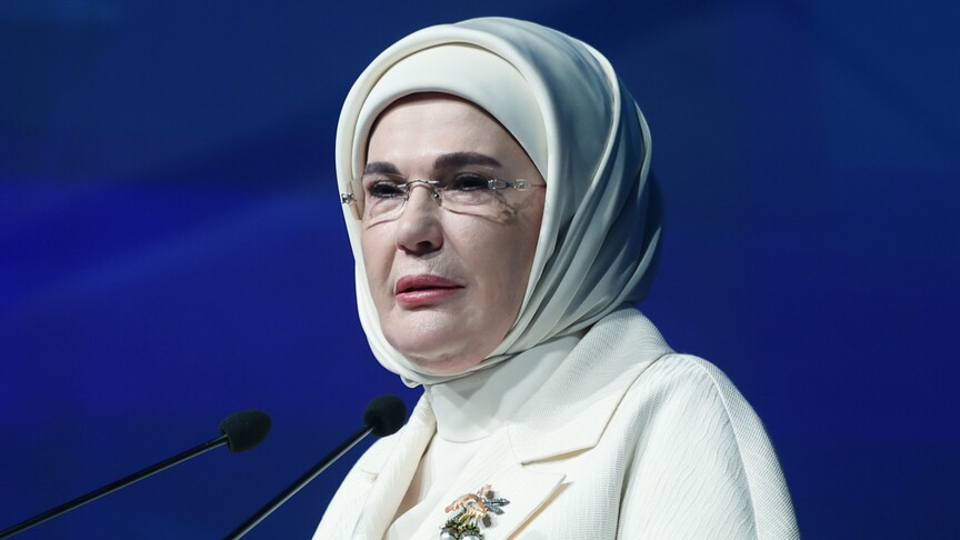 Emine Erdoğan, yazar Şule Yüksel Şenler'i vefatının 7'nci yılında andı haber görseli