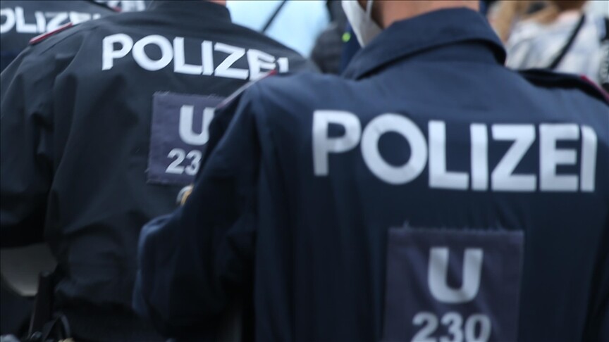 Diamond necklace made for Egyptian Queen Nazli stolen in Vienna museum heist; police hunt two suspects who smashed display case