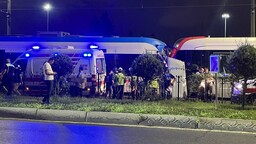 Zeytinburnu'nda iki tramvay çarpıştı