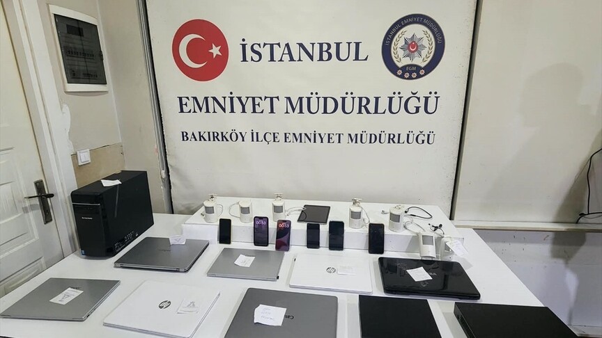 Bakırköy'de güzellik merkezinde izinsiz görüntü kaydedildiği iddiasıyla 2 şüpheli adliyede haber görseli