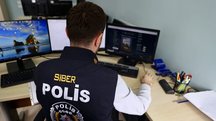 Siber suçlarla mücadele operasyonlarında 13 şüpheli tutuklandı haber görseli